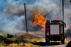 Πυροσβεστικό όχημα σε φωτιά στο δάσος (ΦΩΤΟ ΑΡΧΕΙΟΥ) - Πολύ υψηλός ο κίνδυνος πυρκαγιάς σε Αττική και Εύβοια την Παρασκευή 20 Αυγούστου