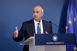 Ο κυβερνητικός εκπρόσωπος, Γιάννης Οικονόμου, κατά τη διάρκεια της ενημέρωσης των πολιτικών συντακτών