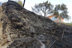 Πολύ κοντά σε σπίτια έφθασε η φωτιά στη Ζάκυνθο