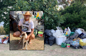 Ο τουρίστας από το εξωτερικό που μάζεψε σκουπίδια από παραλία σε Χαλκιδική