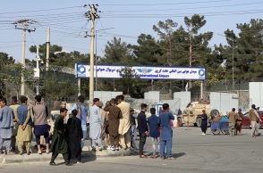 Το αεροδρόμιο της Καμπούλ στο Αφγανιστάν - Αφγανοί αναζητούν πτήση για να φύγουν από τη χώρα μετά την επικράτηση των Ταλιμπάν