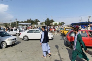 Πολίτες στο αεροδρόμιο της Καμπούλ στο Αφγανιστάν