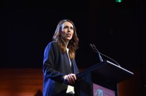 Η πρωθυπουργός της Νέας Ζηλανδίας Τζασίντα Άρντερν ανακοίνωσε σκληρό λόκνταουν σε εθνικό επίπεδο