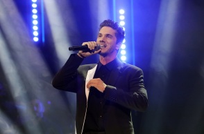 Ο τραγουδιστής, Νίκος Οικονομόπουλος