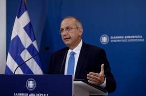 Ο κυβερνητικός εκπρόσωπος, Γιάννης Οικονόμου, κατά τη διάρκεια της ενημέρωσης των πολιτικών συντακτών