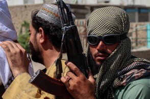 Ταλιμπάν περιπολούν στους δρόμους της Καμπούλ © EPA / STRINGER