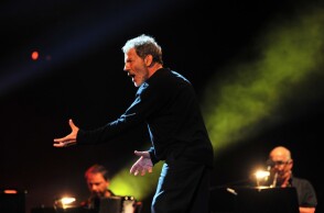 Ο Σταύρος Ξαρχάκος στο Ηρώδειο © ΑΠΕ / ΒΑΣΙΛΗΣ ΨΩΜΑΣ