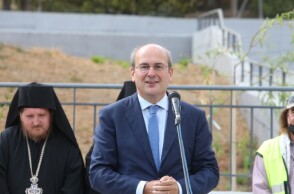 Ολοκληρώθηκε η παράδοση των 176 εργατικών κατοικιών του οικισμού «Κέρκυρα V» του OAEΔ παρουσία του Κωστή Χατζηδάκη