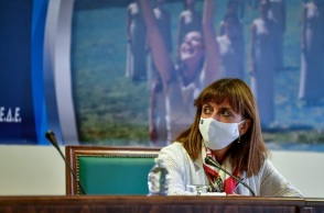 Η Πρόεδρος της Δημοκρατίας, Κατερίνα Σακελλαροπούλου, κατά τη σύσκεψη στην Αρχαία Ολυμπία