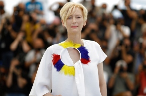 Η Τίλντα Σουίντον το 2021 στο Φεστιβάλ Καννών