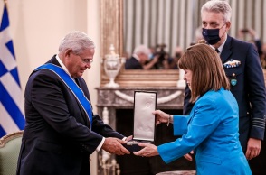 Η Πρόεδρος της Δημοκρατίας, Κατερίνα Σακελλαροπούλου, και ο Πρόεδρος της Επιτροπής Εξωτερικών Σχέσεων της Γερουσίας των ΗΠΑ, Ρόμπερτ Μενέντεζ