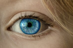 5 απλοί τρόποι για να μη δείχνουν πρησμένα τα μάτια σου