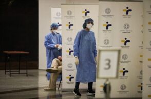 Κλιμάκια του ΕΟΔΥ πραγματοποιούν rapid test στο σταθμό του μετρό «Σύνταγμα» 