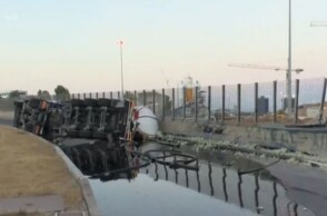 Δραπετσώνα: Ατύχημα με βυτιοφόρο – Γέμισε ο δρόμος πετρέλαιο