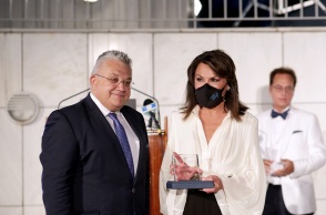 Η Πρόεδρος της Επιτροπής «Ελλάδα 2021» Γιάννα Αγγελοπούλου – Δασκαλάκη, κατά τη βράβευσή της στη Θεσσαλονίκη