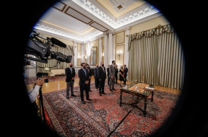 Ανασχηματισμός χωρίς Χρυσοχοΐδη και πρόβλημα με Αποστολάκη