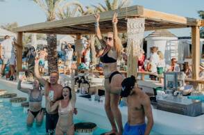 Λαμπερό party για τα 3 χρόνια Nikki Beach Resort & Spa Santorini
