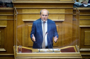 Ο υπουργός Εργασίας, Κωστής Χατζηδάκης, στο βήμα της Βουλής