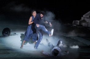 Ο ηθοποιός Renato Schuch στην παράσταση "Οιδίποδας" σε σκηνοθεσία Τόμας Όστερμάγιερ στην Επίδαυρο