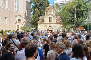 Μίκης Θεοδωράκης: Σε λαϊκό προσκύνημα η σορός του