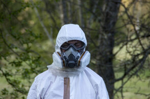 Μάσκα και προστατευτικός εξοπλισμός για βιολογικό πόλεμο (ΦΩΤΟ ΑΡΧΕΙΟΥ) - Ο Τόνι Μπλερ ισχυρίζεται ότι η Δύση πρέπει να είναι έτοιμη για πιθανό τρομοκρατικό χτύπημα με βιολογικά όπλα