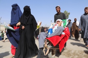 Ταλιμπάν και γυναίκες με μπούργκα στην πρωτεύουσα του Αφγανιστάν, Καμπούλ