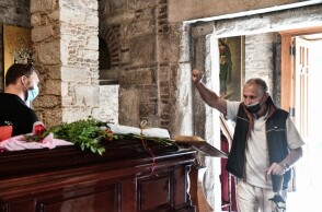 Μίκης Θεοδωράκης: Από τις 10:00 το λαϊκό προσκύνημα στη σορό του