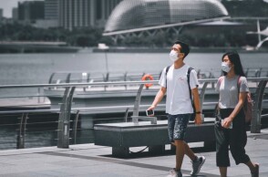 Κορωνοϊός - Πολίτες με μάσκα