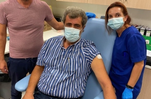 Ο Παύλος Πολάκης μετά τον εμβολιασμό του