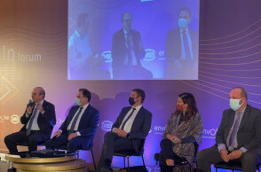 Ο Κωστής Χατζηδάκης στη Θεσσαλονίκη ανακοινώνει το νέο πρόγραμμα του ΟΑΕΔ, σε συνεργασία με την Google, που βοηθά νέους ανέργους να δημιουργήσουν startup επιχείρηση με χρηματοδότηση 15.000 ευρώ