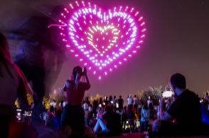 Drones show για τον εορτασμό των 25 χρόνων του Ιδρύματος Σταύρος Νιάρχος. © Pinelopi Gerasimou