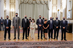 Ανασχηματισμός: Συναίνεση, ένα άλλο όνειρο θερινής νυκτός