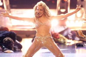 Η Μπρίτνεϊ Σπιρς δείχνει τα οπίσθιά της χωρίς ρετούς