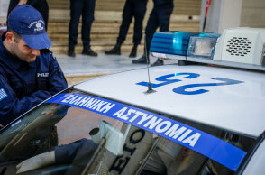 Περιπολικό της Αστυνομίας (ΦΩΤΟ ΑΡΧΕΙΟΥ) - Συνελήφθη 33χρονη στη Θεσσαλονίκη με την κατηγορία ότι εξέδιδε ανήλικη