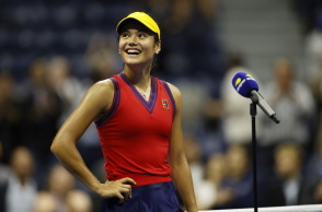 Η Έμμα Ραντουκάνου σε ηλικία 18 ετών κατέκτησε το US Open και έγινε η πρώτη αθλήτρια που φτάνει στον τίτλο προερχόμενη από τα προκριματικά