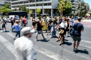 Πολίτες στο Σύνταγμα (ΦΩΤΟ ΑΡΧΕΙΟΥ) - Τα κρούσματα σήμερα Τρίτη 14 Σεπτεμβρίου 2021 γνωστοποιεί ο ΕΟΔΥ με ανακοίνωση για τον κορωνοϊό