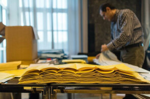 Προετοιμασίες σε εκλογικό κέντρο για τις γερμανικές εκλογές (ΦΩΤΟ ΑΡΧΕΙΟΥ)