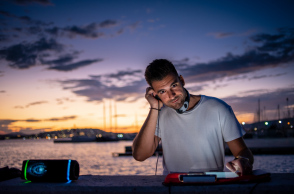 O DJ Νάσος Στουραΐτης στην πλατεία Νερού