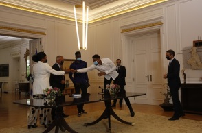 Έλληνες πολιτογραφήθηκαν η Βερόνικα και ο Άλεξ Αντετοκούνμπο 