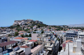 Σπίτια στην Αθήνα με φόντο την Ακρόπολη (ΦΩΤΟ ΑΡΧΕΙΟΥ) - Μέσα στις επόμενες ημέρες τα ειδοποιητήρια του ΕΝΦΙΑ με διπλή δόση για τους ιδιοκτήτες ακινήτων