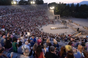 Φεστιβάλ Αθηνών Επιδαύρου //Αγαμέμνων του Αισχύλου σε Σκηνοθεσία Τσέζαρις Γκραουζίνις στο Αρχαίο Θέατρο Επιδαύρου