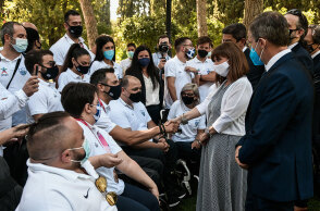 Η Κατερίνα Σακελλαροπούλου, Πρόεδρος της Δημοκρατίας, συνεχάρη την Ελληνική Παραολυμπιακή Ομάδα, την οποία υποδέχτηκε στον Κήπο του Προεδρικού Μεγάρου