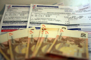 Λογαριασμοί ρεύματος (ΦΩΤΟ ΑΡΧΕΙΟΥ) - Δικαιούχοι υποβάλλουν αίτηση για το Κοινωνικό Οικιακό Τιμολόγιο, μπαίνοντας στην ιστοσελίδα της ΗΔΙΚΑ με τους κωδικούς Taxisnet