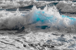 Κύματα (ΦΩΤΟ ΑΡΧΕΙΟΥ) - Πτώμα γυναίκας εντοπίστηκε στη θάλασσα στο Παλαιό Φάληρο