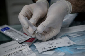 Self test για τον κορωνοϊό (ΦΩΤΟ ΑΡΧΕΙΟΥ) - Συνταγματική η υποχρέωση διενέργειας αυτοδιαγνωστικού ελέγχου στο Δημόσιο και η ηλεκτρονική καταγραφή του αποτελέσματος