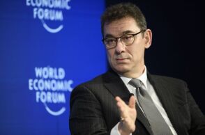 Ο CEO της Pfizer, Αλμπέρτ Μπουρλά