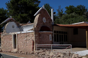 Ζημιές σε εκκλησάκι στο Ηράκλειο Κρήτης μετά τον σεισμό - Ένας 62χρονος σκοτώθηκε όταν καταπλακώθηκε μετά την κατάρρευση εκκλησίας