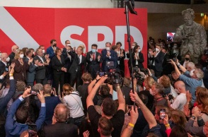 Οι σοσιαλδημοκράτες πανηγυρίζουν τη νίκη τους στις εκλογές