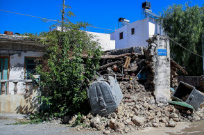 Κατεστραμμένο κτίριο στο Αρκαλοχώρι μετά τον ισχυρό σεισμό στο Ηράκλειο Κρήτης