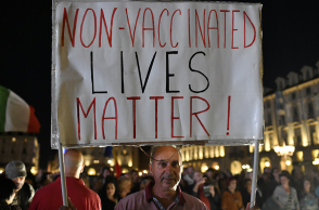 Ποιοι προστατεύουν τους αντιεμβολιαστές γιατρούς και δικηγόρους;